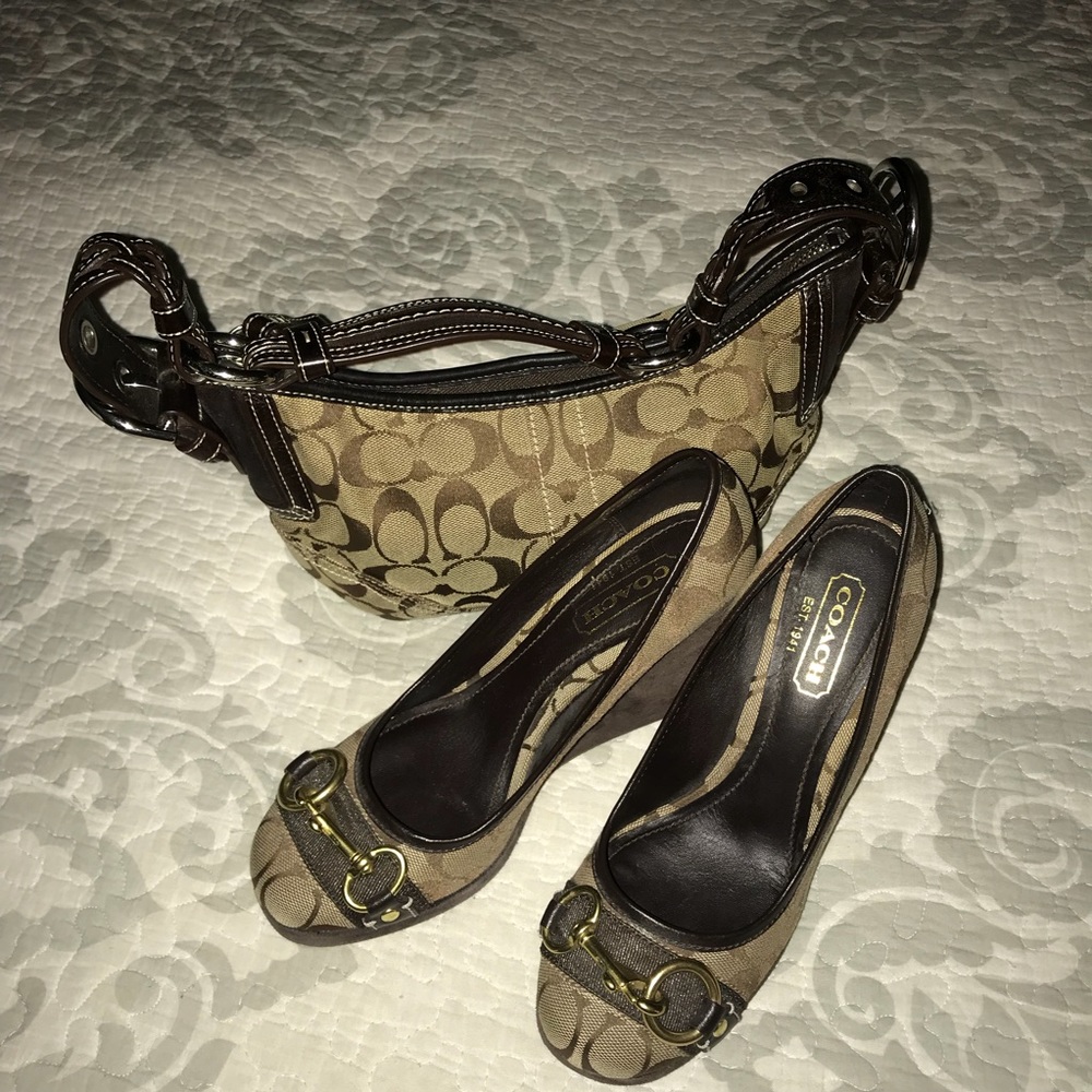 Coach Signature”Issy” Round Toe Wedge,Size-6.5 - Picture 4 of 12
